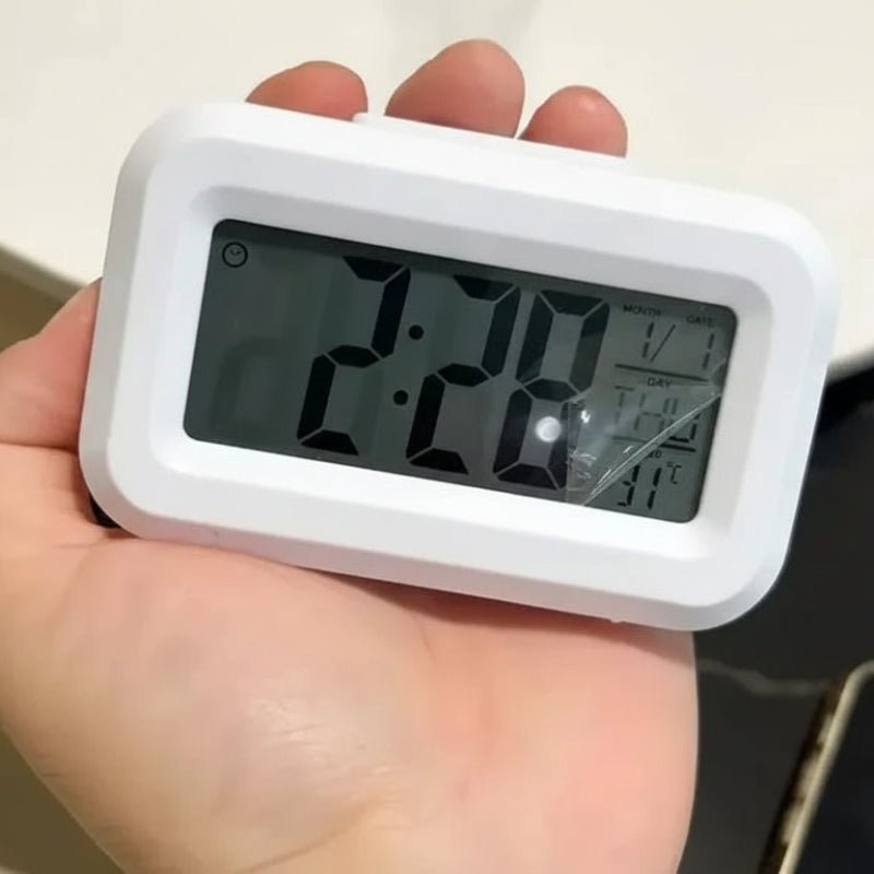 Digital Alarm Clock Battery Operated, Bedside Clock with Temperature and Snooze