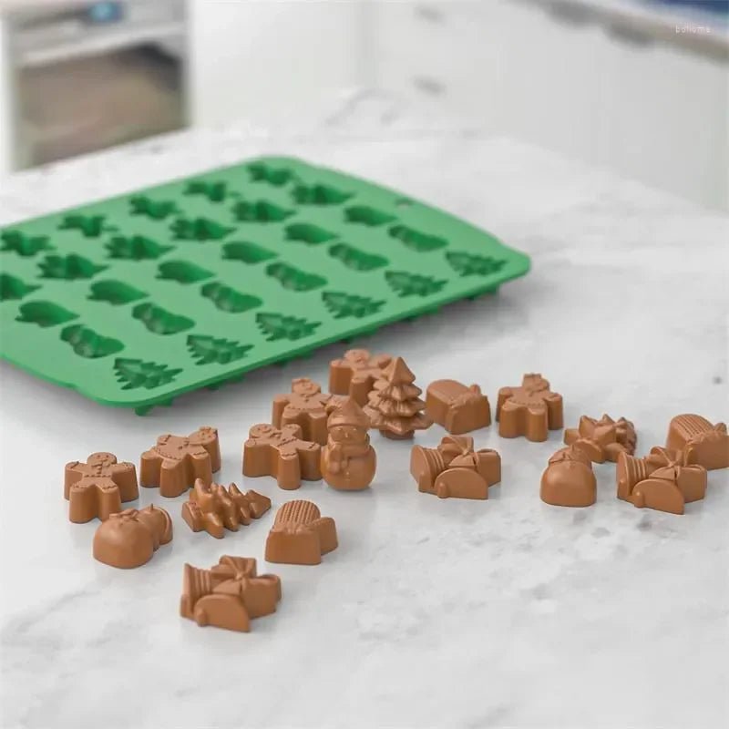 Christmas Baking Tray, Non Stick Cake Tin for Festive Baking, Carbon Steel Baking Mould with Santa and Snowman Design_01
