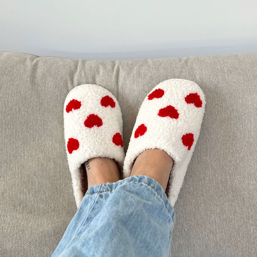 Womens Slippers, Fluffy Slippers with Heart Design and Non Slip Sole, Washable Ladies Slippers for Home