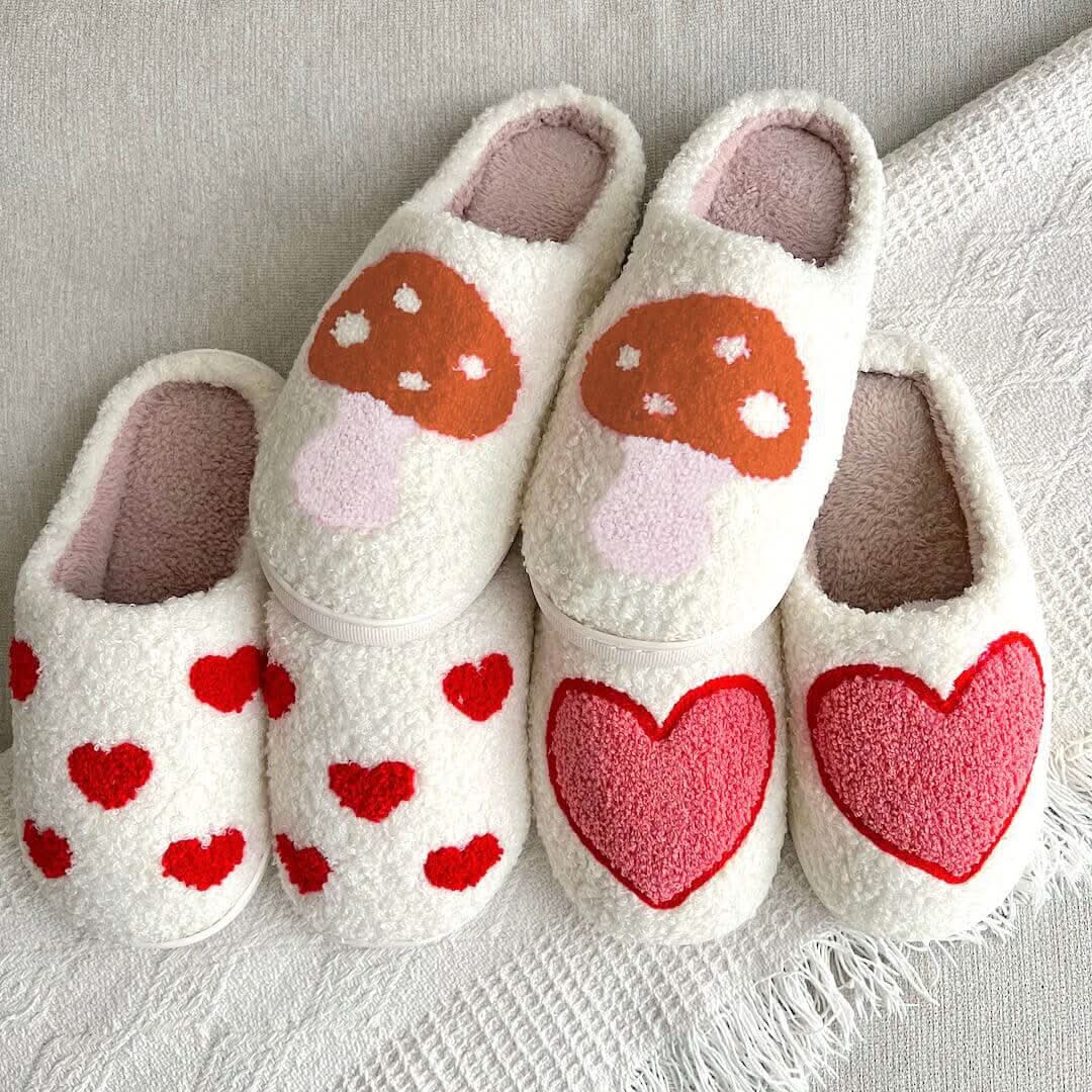 Womens Slippers, Fluffy Slippers with Heart Design and Non Slip Sole