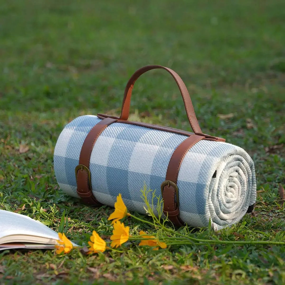 Picnic Blankets with Carrying Strap, Large Picnic Rug, Foldable Picnic Mat, Checkered Beach Blanket, Camping Blanket