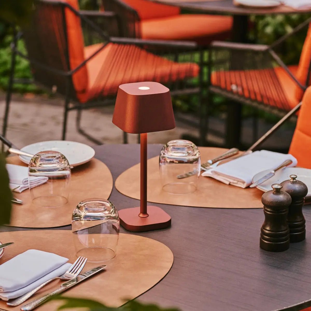 Cordless Bronze Table Lamp with USB-C – image 17