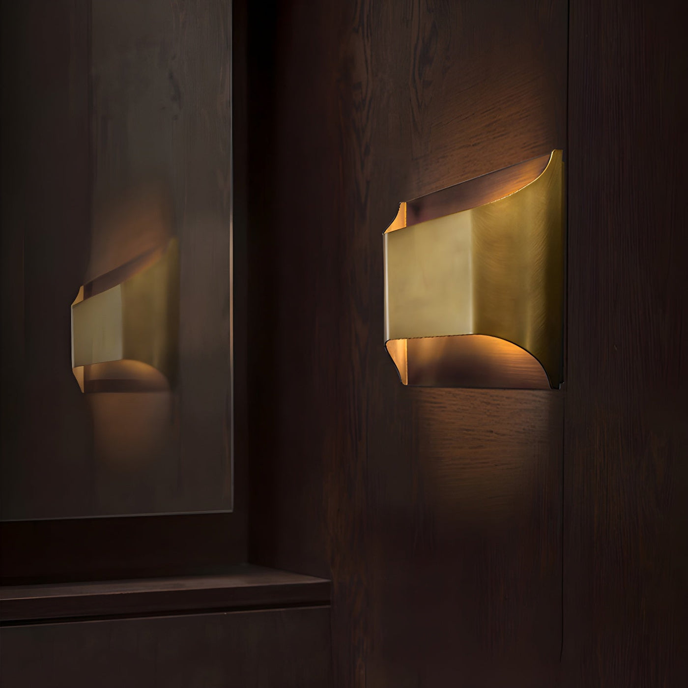 BrassAura | Elegant Modern Curved LED Wall Sconce Light Fixture 2