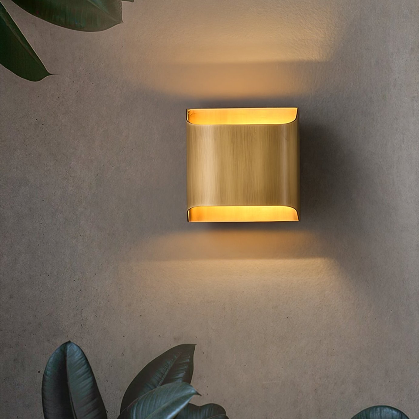 BrassAura | Elegant Modern Curved LED Wall Sconce Light Fixture 3