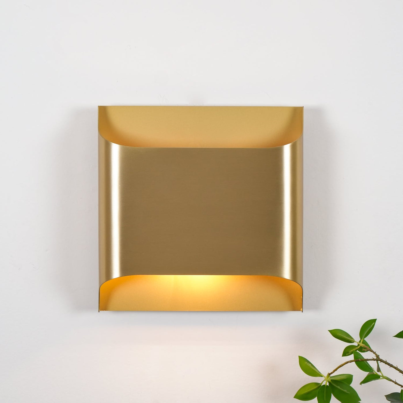 BrassAura | Elegant Modern Curved LED Wall Sconce Light Fixture 6
