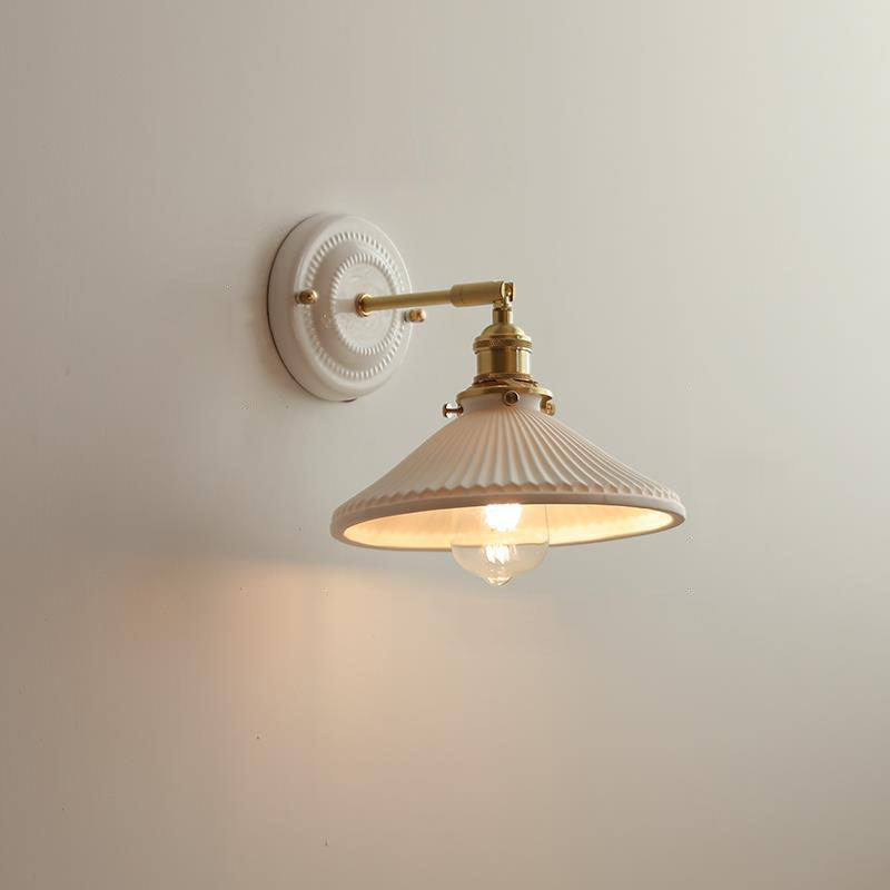 Ceramica | Elegant Vintage Japanese Brass Wall Light Fixture 4