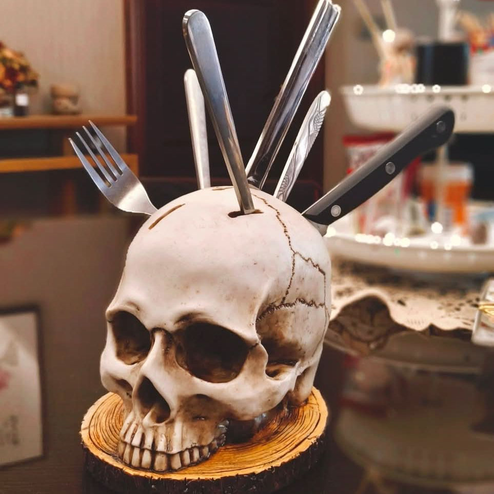 Skull Knife Block, Gothic Knife Holder for 7 Knives – image 4