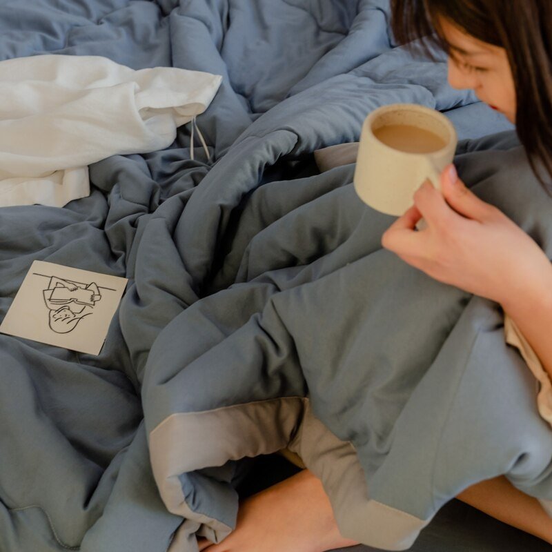 Lightweight Cooling Blanket | Moisture-Regulating Breathable Design for Summer Comfort 2
