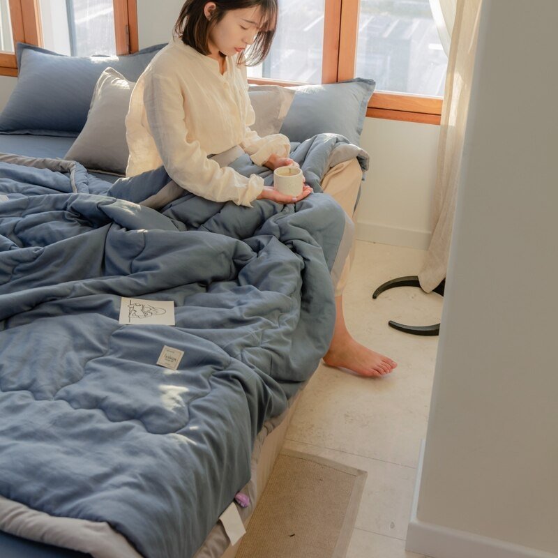 Lightweight Cooling Blanket | Moisture-Regulating Breathable Design for Summer Comfort 3