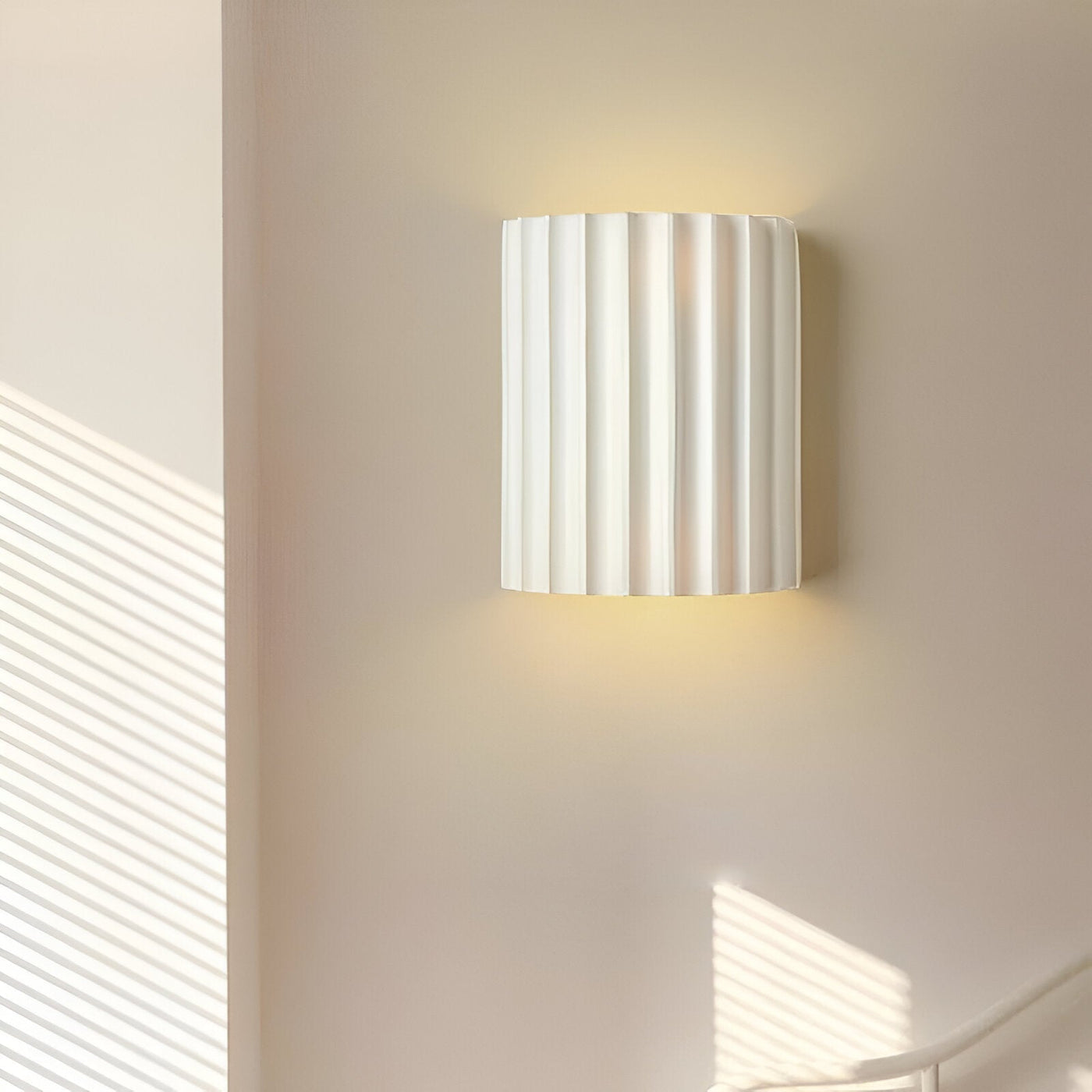 ResinWave | Modern Adjustable LED Wall Sconce with Striped Design 2