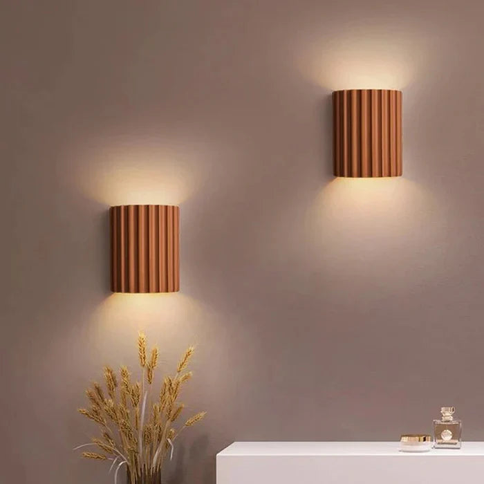 ResinWave | Modern Adjustable LED Wall Sconce with Striped Design 8