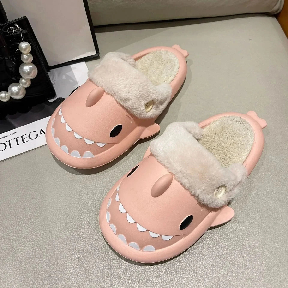 Funny Slippers, Shark Slippers with Non Slip Sole, Novelty Animal Slippers for Cosy Winter Evenings, Funny Gifts