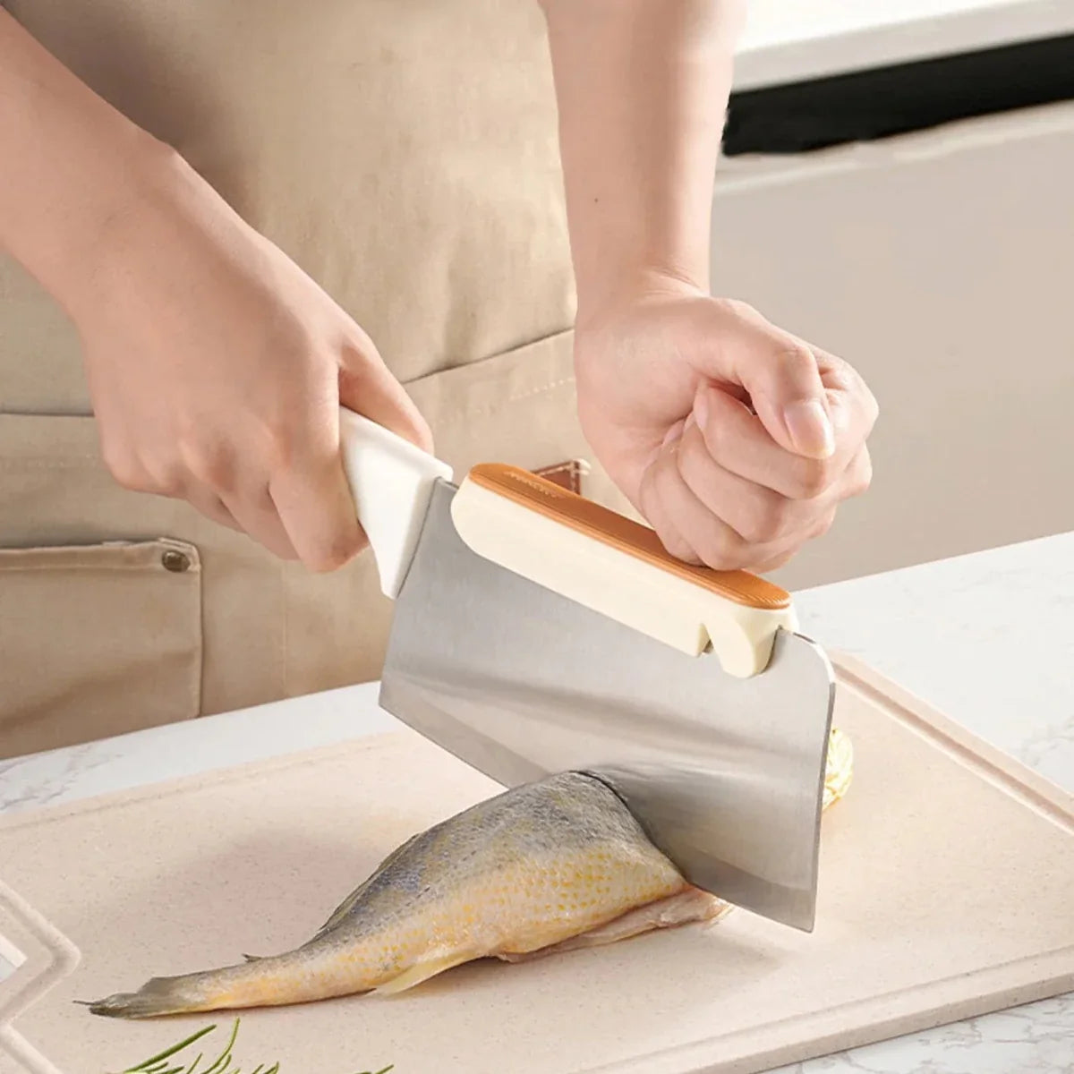 Finger Guard for Cutting, Vegetable Holder with Clamping Prongs, Onion Holder, Kitchen Gadget for Safe Slicing_03