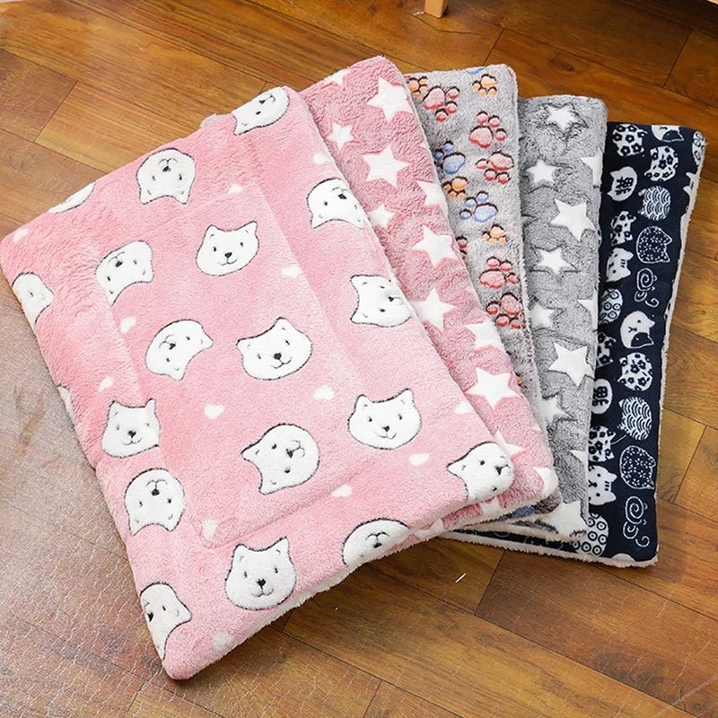 Warm Dog Mat with Soft Flannel Surface, Padded Cat Mat for Sleeping, Soft Pet Mat for Dogs and Cats in 3 Sizes