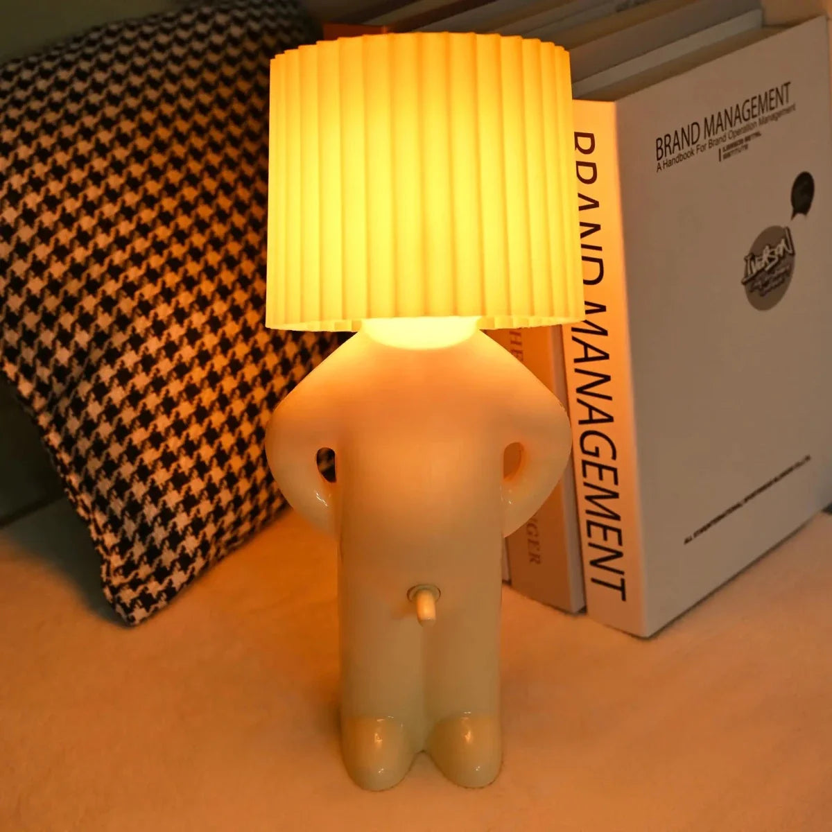 Small Table Lamp with Wobble Design, LED Lamp for Living Room and Children's Room, Cute Ambient Lighting_01