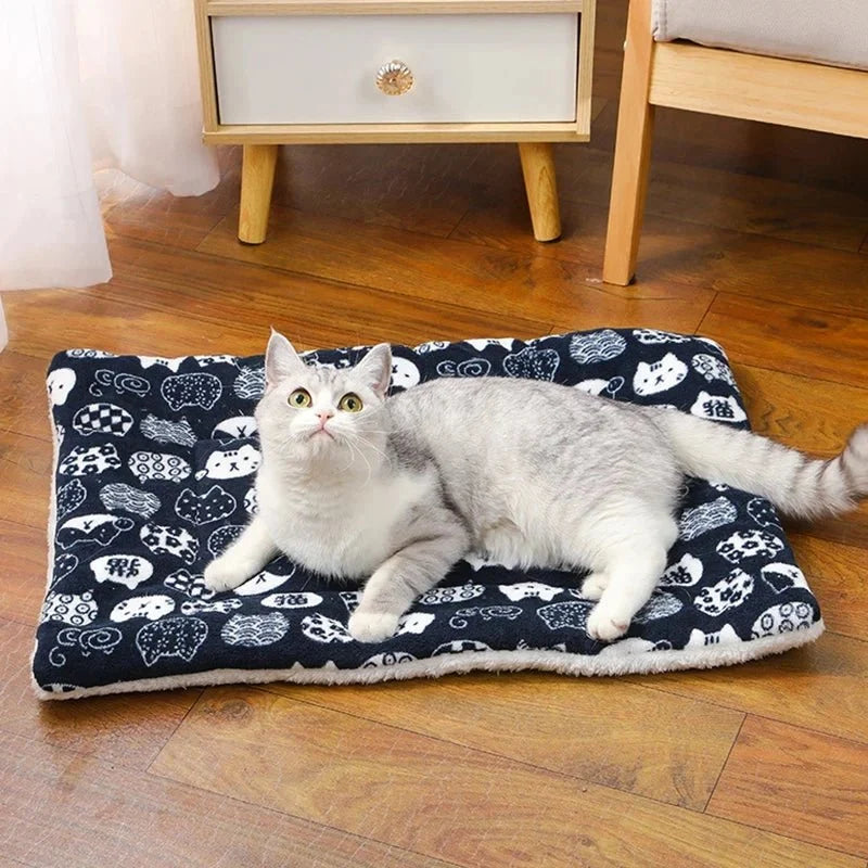 Warm Dog Mat with Soft Flannel Surface, Padded Cat Mat for Sleeping, Soft Pet Mat for Dogs and Cats in 3 Sizes